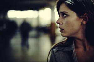 Waarom voel je wanneer mensen naar je kijken?