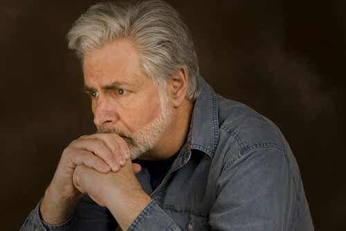 Man met financiële zorgen