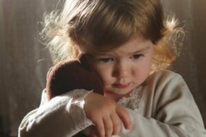 Ervaringen uit de kindertijd wijzigen de hersenen