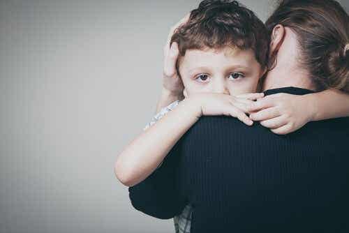 Hechtingsstijl in de kindertijd en je romantische relaties