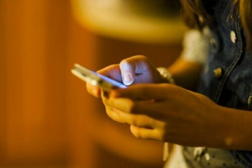 De mute-generatie: jonge mensen nemen hun mobiele telefoons niet op