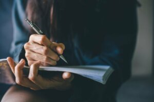 De voordelen van met de hand schrijven voor je hersenen