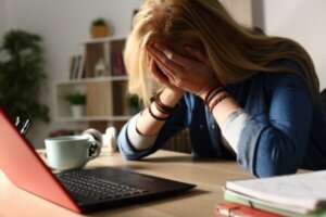 Informatiestress en angst: hoe zijn ze gerelateerd?