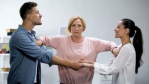 De familie van je partner accepteert je niet: wat kun je doen?