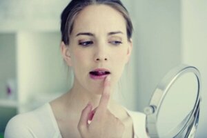 Herpes als gevolg van stress: emoties die veranderen in blaasjes