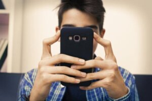 Hoe kun je tieners met een technologieverslaving helpen?