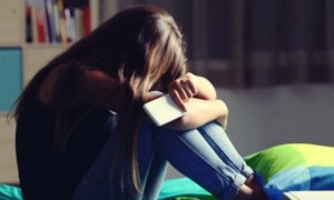 Sociale media beïnvloeden de geestelijke gezondheid van meisjes meer dan die van jongens