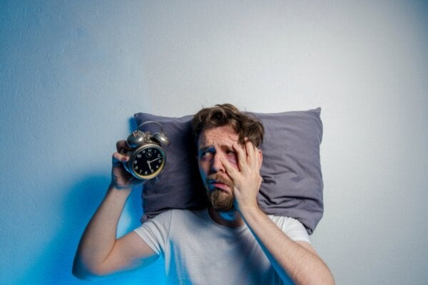 Zomer-slapeloosheid: waarom gebeurt het en wat kun je ertegen doen?