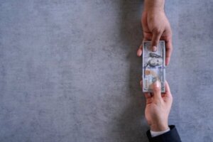 Kan geld lenen een relatie ruïneren?