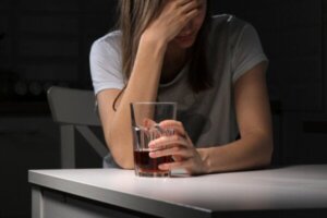 Alcohol drinken maakt je verdrietiger, niet gelukkiger