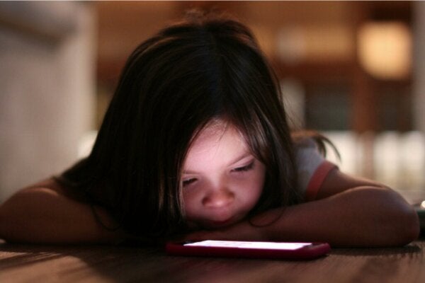 Overmatig gebruik van beeldschermen kan depressie bij kinderen veroorzaken