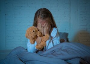 Hoe je kinderen kunt helpen hun angsten te overwinnen