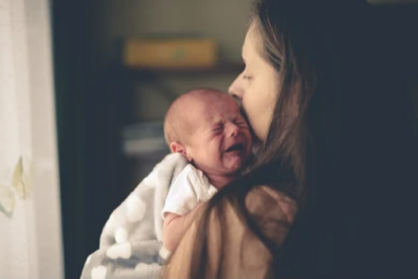 Hoe je huilende baby's kunt kalmeren, volgens de wetenschap