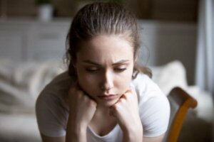 Het MUM-effect: Wat is het en hoe beïnvloedt het ons?