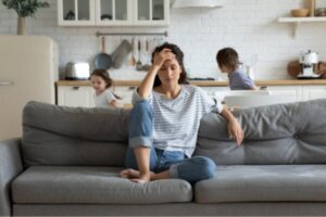 Waarom kinderen zich misdragen als ze moe zijn