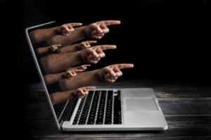 Waarom moedigt internet onverdraagzaamheid aan?