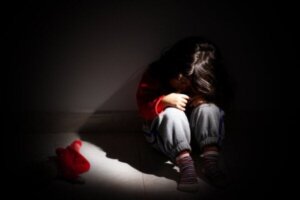 Het verband tussen het kindermishandelingssyndroom en impulsiviteit