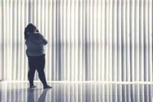 Het verband tussen obesitas en eetstoornissen