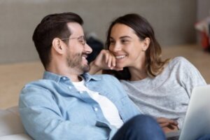 Moeten jij en je partner jullie seksuele verleden delen?