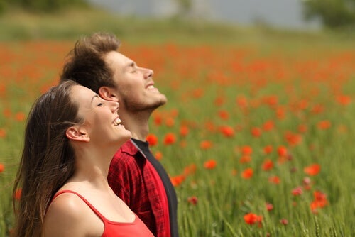 Verschillen in houding tussen mannen en vrouwen wat betreft humor en liefde