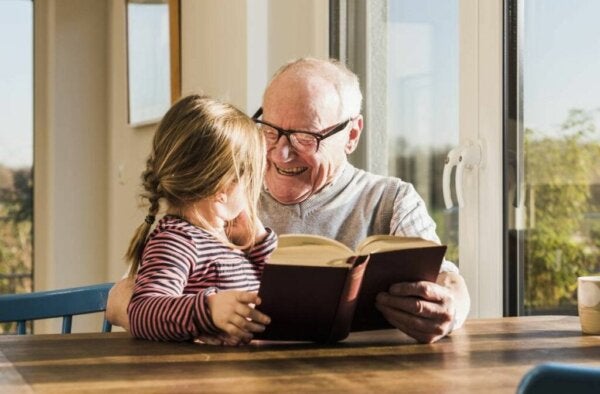 Grootouders helpen de vaardigheden van hun kleinkinderen te ontwikkelen