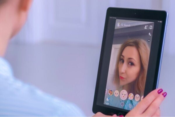 Selfie-dysmorfie, leven door filters van sociale media