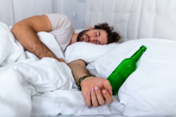 Alcohol drinken voor het slapengaan heeft een negatieve invloed op je slaap
