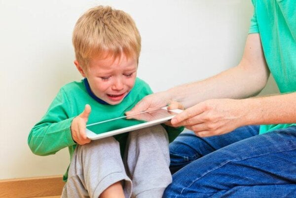 Beeldschermen overprikkelen kinderen en veranderen hun stemming