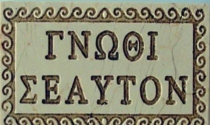 De oorsprong van de beroemde uitspraak "Ken Uzelf"