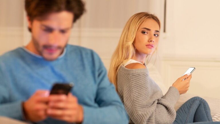 22 mogelijke tekenen om te weten of je partner vreemdgaat