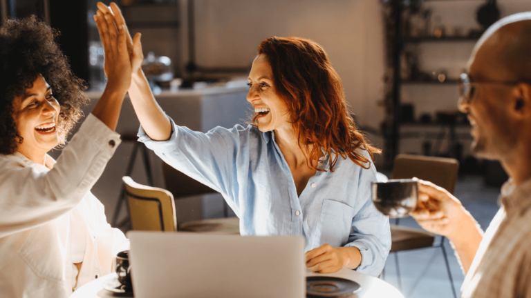 Hoe beïnvloeden succesverhalen ons? Overlevingsvooroordelen in de psychologie