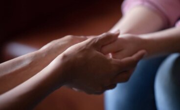 Hoe kan ik iemand helpen die zichzelf pijn doet?