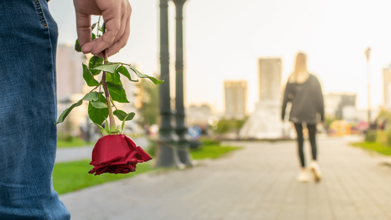 Hoe iemand vergeten die niet van je houdt: stap voor stap