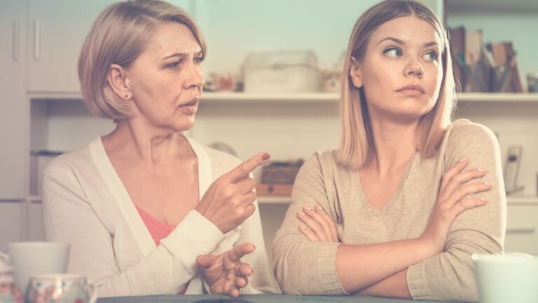 Waarom mijn moeder me een slecht gevoel geeft en wat ik eraan kan doen