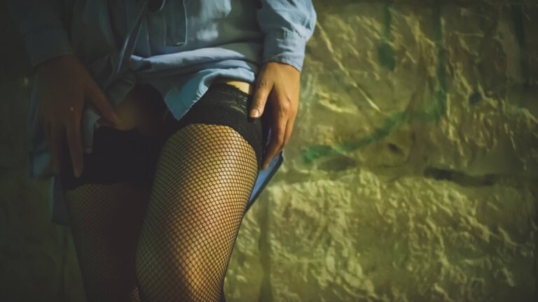 Wat is een "escort" en wat is het verschil met een prostituee?