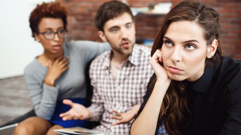 Waarom kan ik mensen niet uitstaan? Wat kan ik doen?