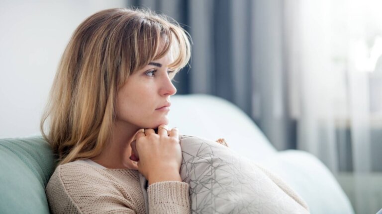 Wat moet ik doen als ik een partner heb, maar ik aan iemand anders denk?