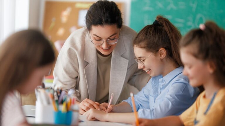 Receptief leren: wat het is, kenmerken en voorbeelden