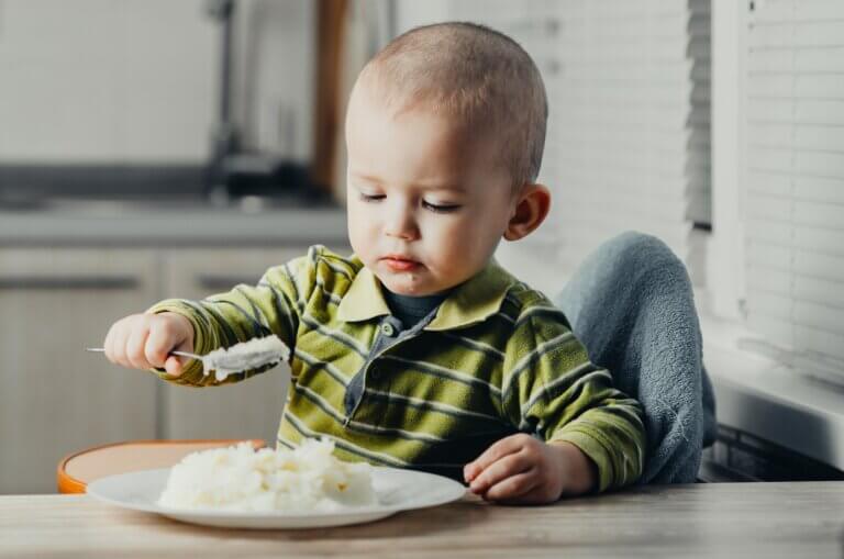 Wat is motorische ontwikkeling bij baby's en hoe stimuleer je die?