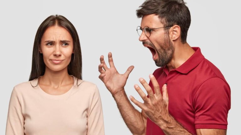 Hoe om te gaan met iemand die overal boos om wordt