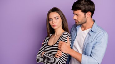 Hoe om te gaan met iemand met vermijdende gehechtheid